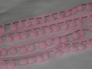 tasiemka ozdobna z pomponikami 10 mm kolor 301 jasny róż    50cm 