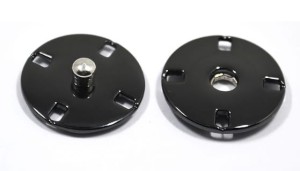 OZDOBNE ZATRZASKI 20mm kolor czarny