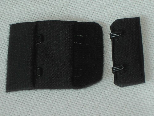 zapięcie 2 haftki czarne.jpg