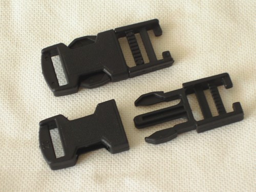 KLAMRA PLASTIKOWA CZARNA.jpg