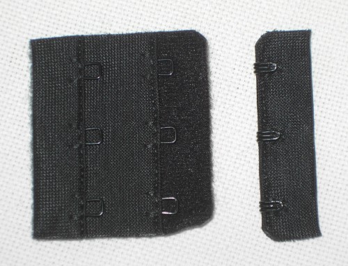 zapięcie do biustonosza 3haftki czarne.jpg