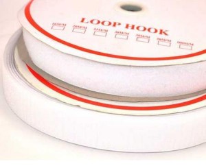 TAŚMA RZEP  Z KLEJEM  20mm BIAŁA